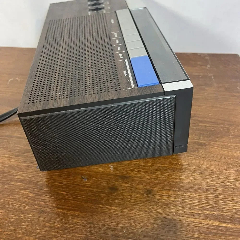 Vintage Emerson Clock Radio Model RTV5707 - Picture 6 of 6